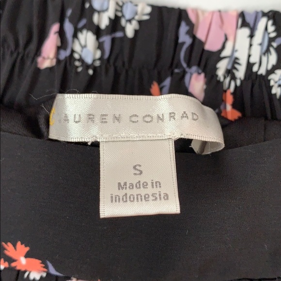 ❌Donated❌ Lauren Conrad Floral Skirt Women’s Size Small - Picture 2 of 7
